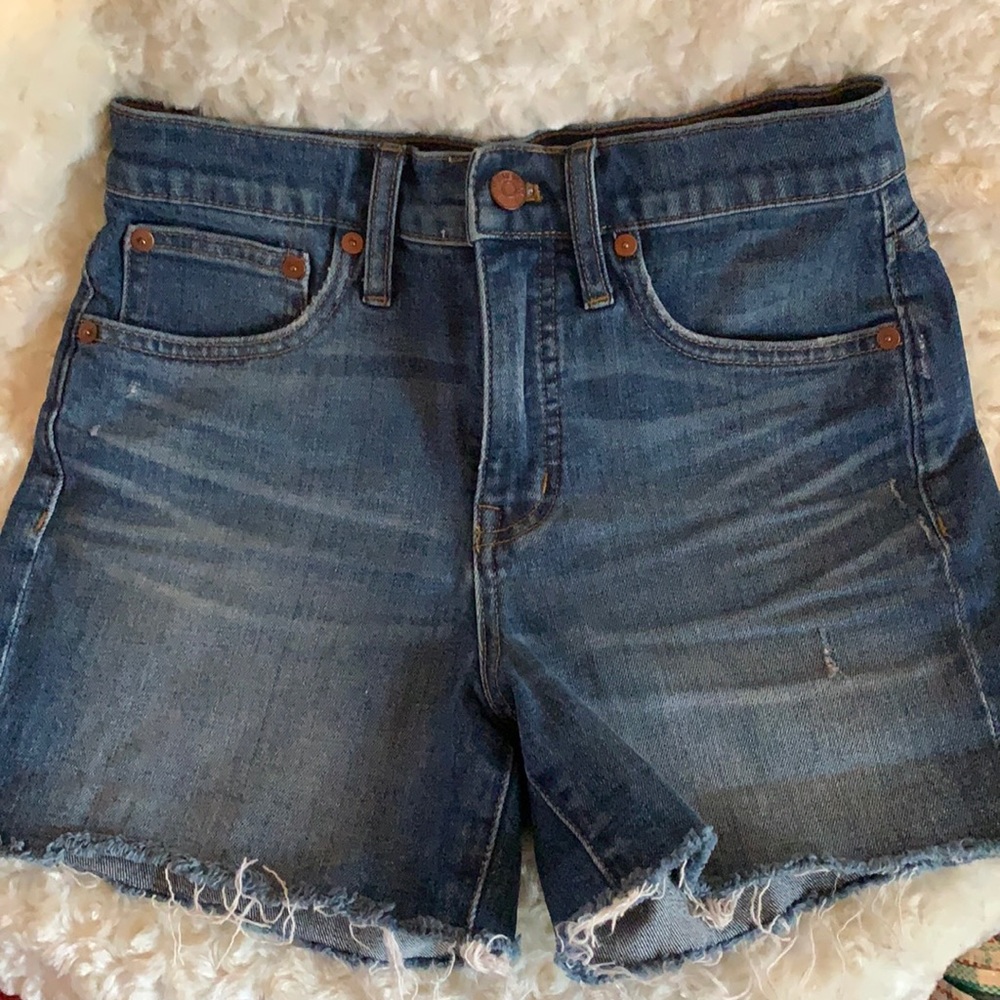Madewell cut off raw hem denim blue Jean shorts.l